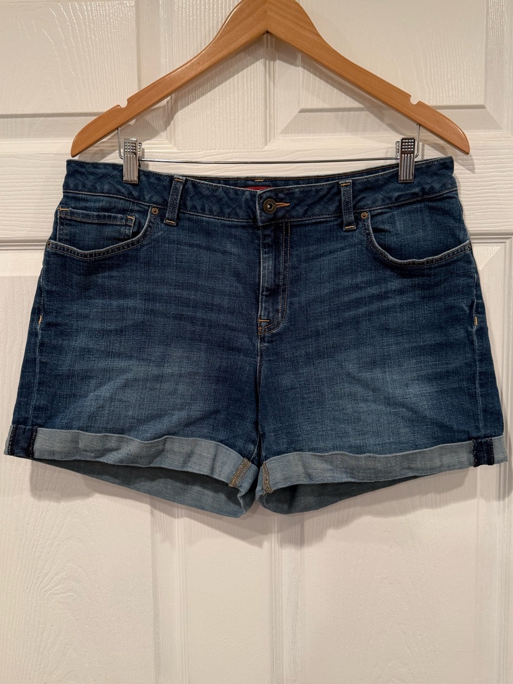 Tommy Hilfiger Midwash Blue Rolled Hem Denim Shorts P10